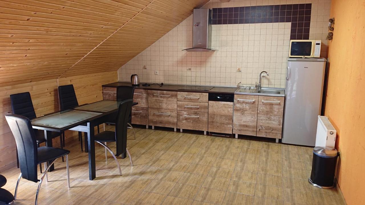 Любе Hotel Jablunicja Kültér fotó